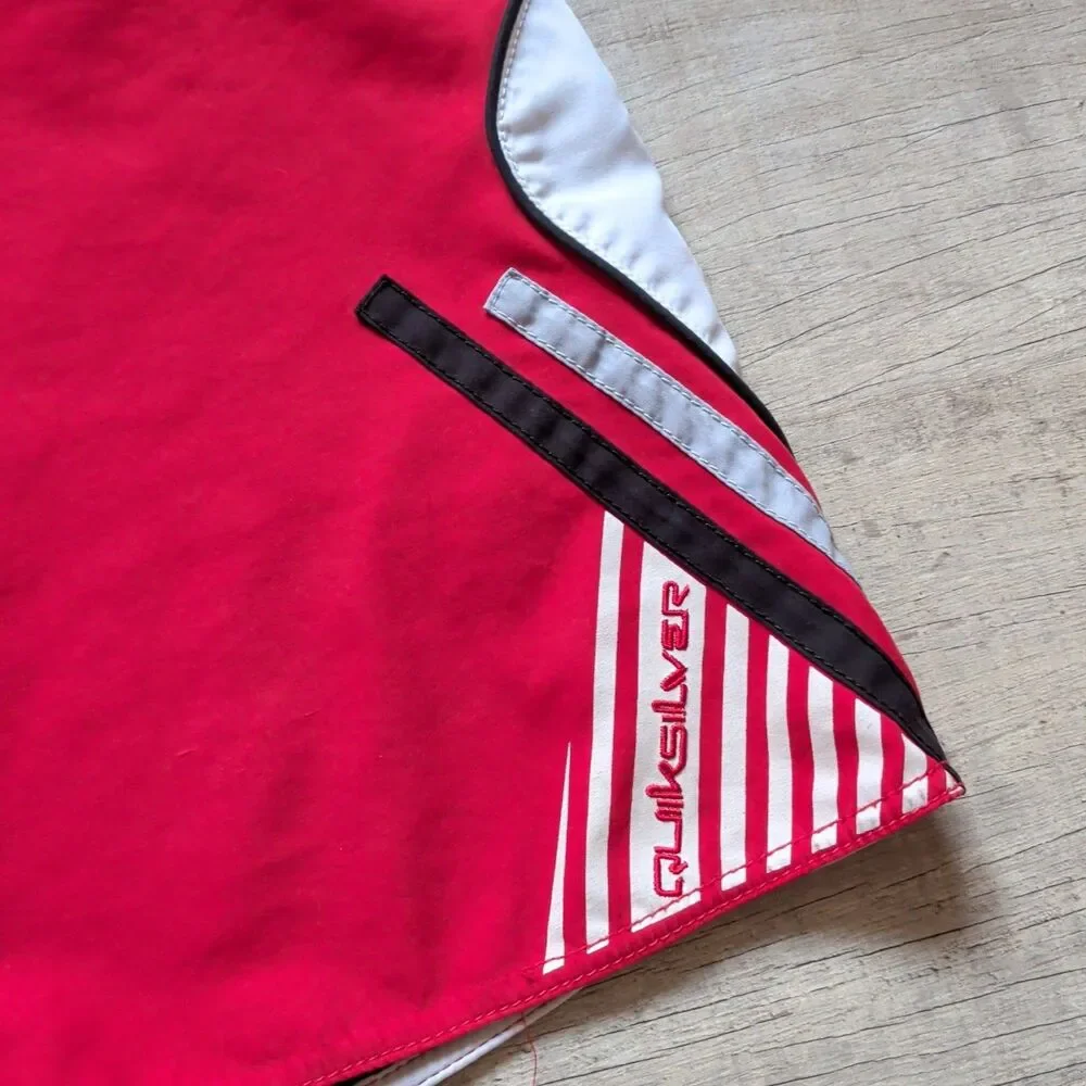 VTG ​Quiksilver Boardshorts Mens Size 34 Red Black White Surf Swim Trunks Y2K